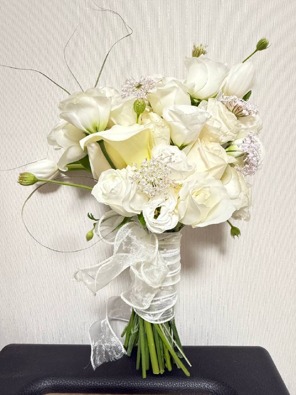 一年前的今天，我求婚成功了，复刻了同样的手捧花纪念一下