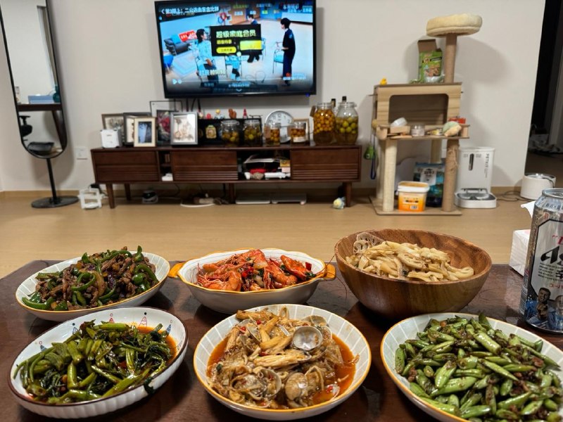 #life三月搬家后基本上很少吃外卖了，尽量自己做三餐，反而成为了每天最放松、心无旁骛的时候远程办公几年最大的长进可能就是厨艺了 🥰