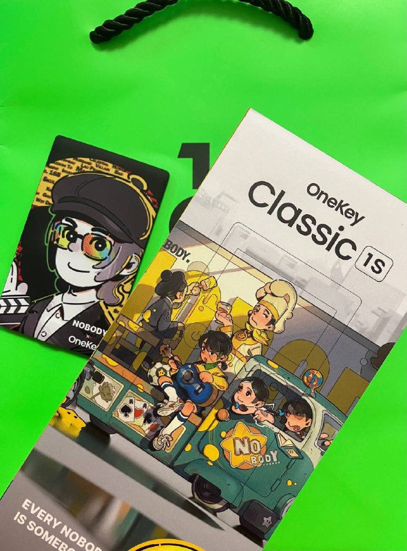 嘿嘿收到了 OneKey 送的联名限量款钱包 🤩