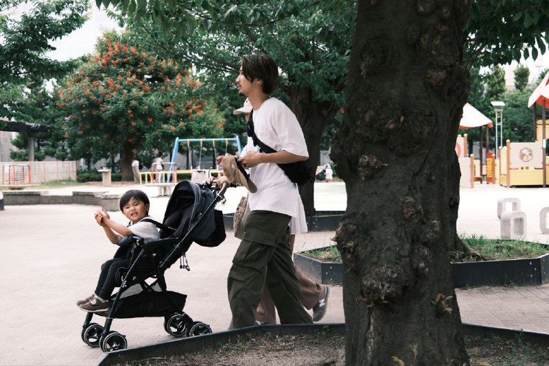 #life #japan在日本的最后一天了，退房寄存行李后在酒店附近的锦系公园坐着，学姐写生，我发呆