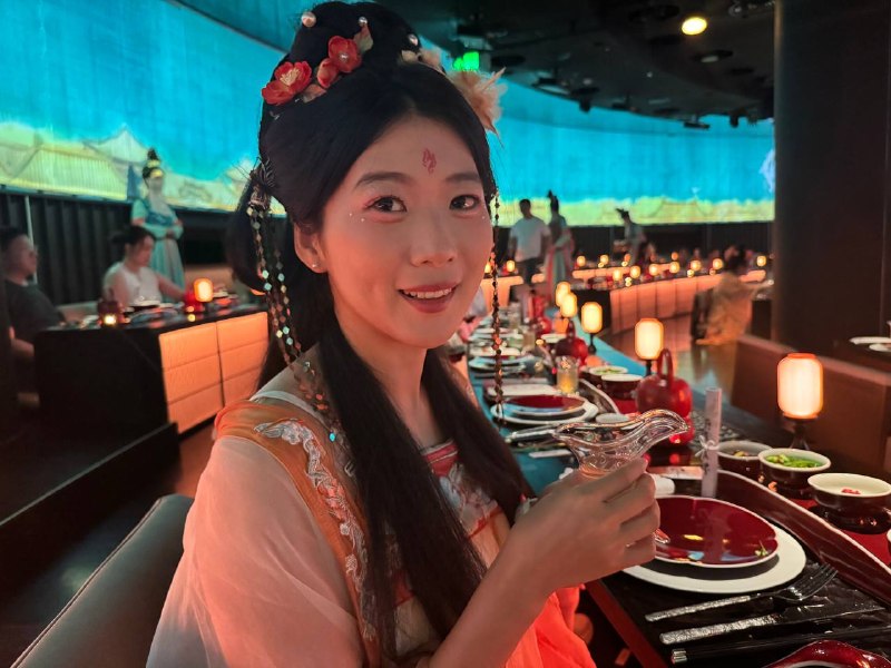#life学姐带我去一家很有意思的餐厅过生日
