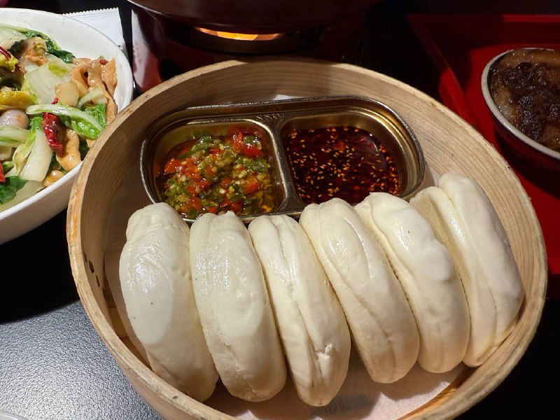 #life这周末学姐去北京出差，我无聊就跑到西安找好朋友玩，发现西安美食真是碳水炸弹，上了一堆菜，个个都像主食，每天吃完就开始犯困，根本写不动代码 😶‍🌫️#life这周末学姐去北京出差，我无聊就跑到西安找好朋友玩，发现西安美食真是碳水炸弹，上了一堆菜，个个都像主食，每天吃完就开始犯困，根本写不动代码 😶‍🌫️