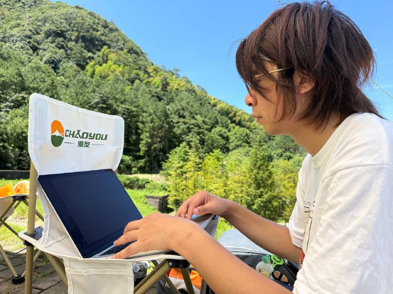 #life最近常常全家去安吉一个小众的水库边游泳，在岸边搭个天幕烧烤&野餐，还能面向山林真“Vibe” Coding，很惬意 🤗