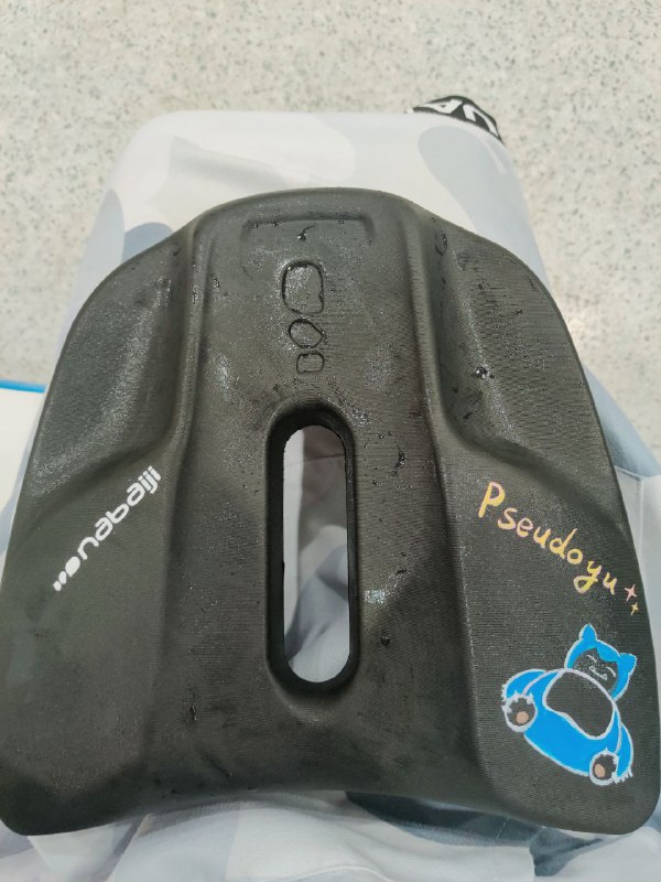 加了一个杭州的游泳俱乐部，每周一三六练晚上 7-9 练两个小时，我居然是基础班里最菜的 😭 乖乖拿着浮板重新规范动作了